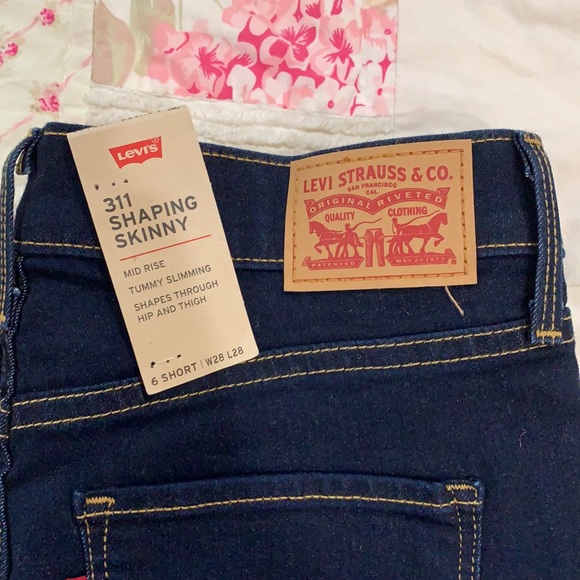 Levi Skinny Blue Jeans - Picture 2 of 3